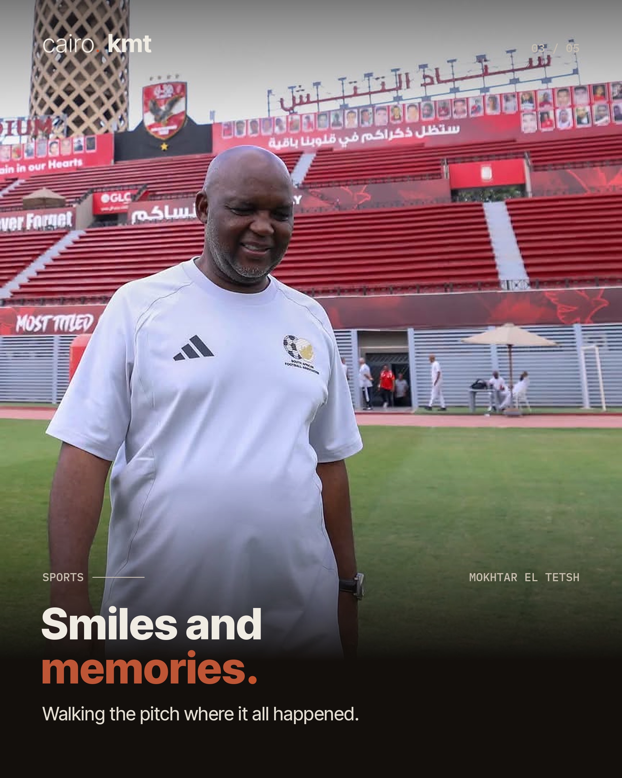 Pitso Mosimane walks onto the pitch at Mokhtar El Tetsh Stadium